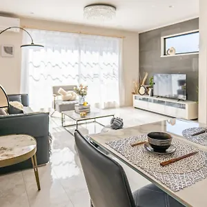 Villa 桜の川18 5 Minutes Htsudai Station, 1 Minute Train To Shinjuku, 120㎡ Villa, Four Bedrooms, Tokyo